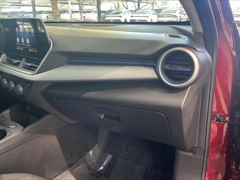 Used 2024 Chevrolet Trax LS w/ LS Convenience Package image 19