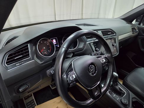 Used 2021 Volkswagen Tiguan SE R-Line image 19