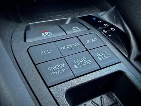 Certified 2022 Toyota RAV4 XLE Premium AWD/4WD image 18
