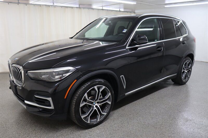 Used 2022 BMW X5 sDrive40i w/ Premium Package RWD image 3