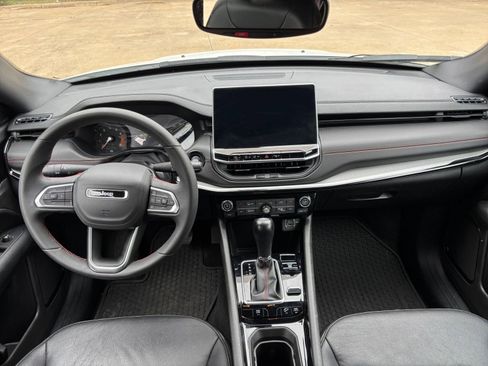 Used 2025 Jeep Compass Trailhawk image 17