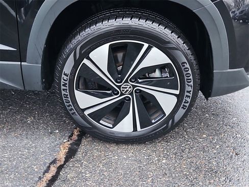 Used 2024 Volkswagen Taos SE image 10