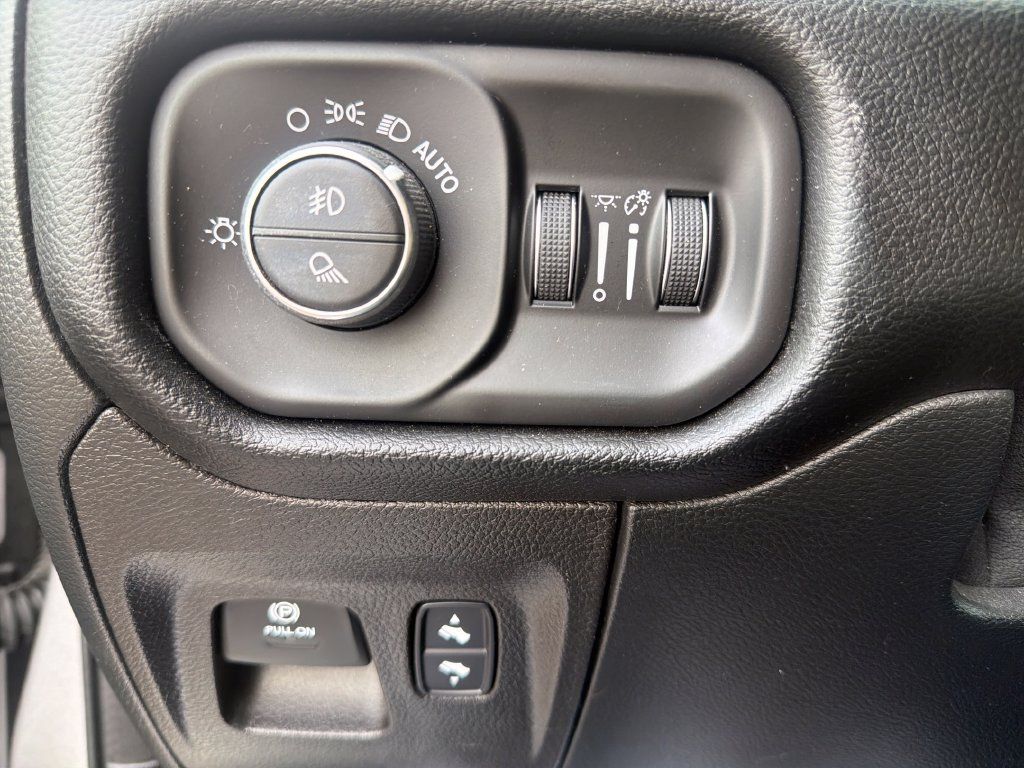 Used 2022 RAM 1500 Laramie AWD/4WD image 23