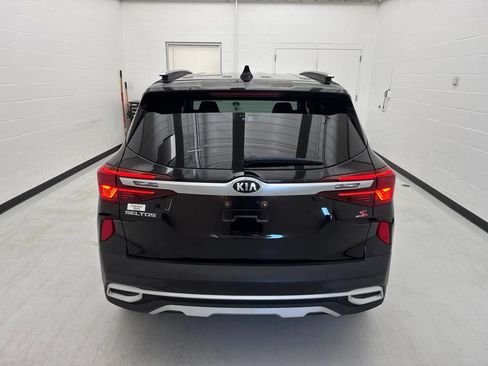 Used 2021 Kia Seltos S FWD image 5