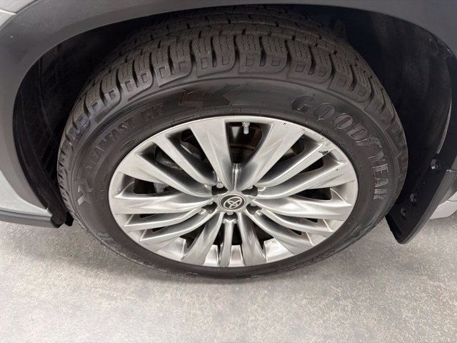Used 2024 Toyota Highlander Platinum AWD/4WD image 33