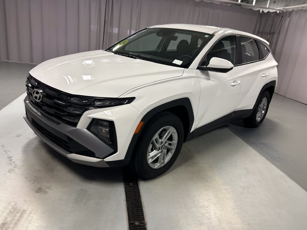 Used 2026 Hyundai Tucson SE AWD/4WD image 3
