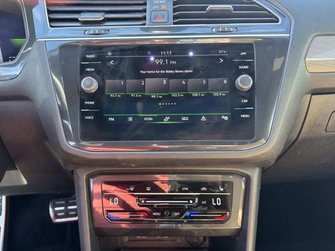 Used 2022 Volkswagen Tiguan SE R-Line image 25