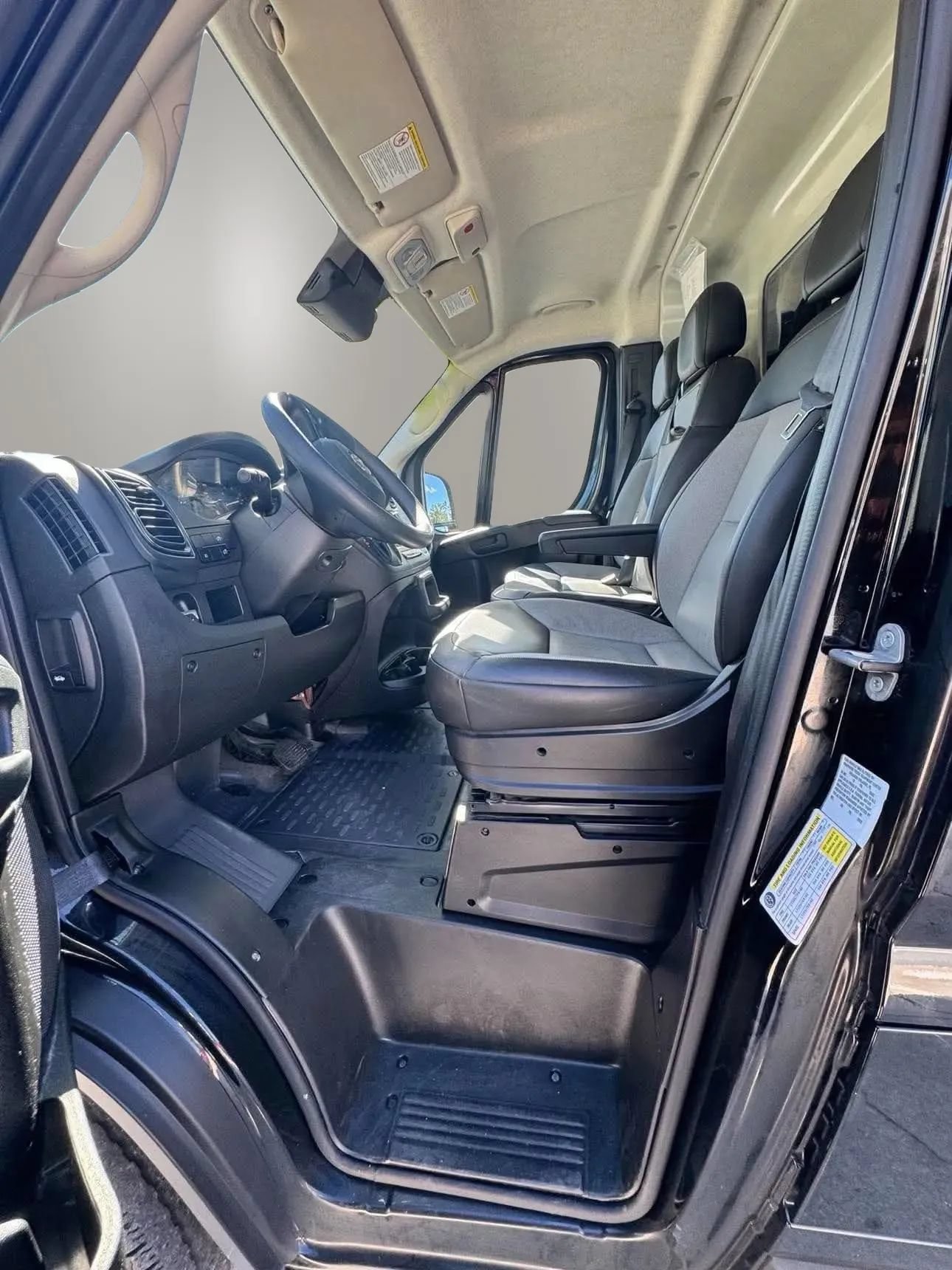 Used 2023 RAM ProMaster 2500 FWD image 14