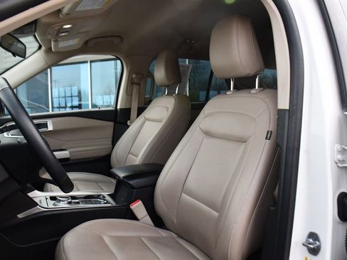 Used 2022 Ford Explorer XLT w/ Equipment Group 202A image 13