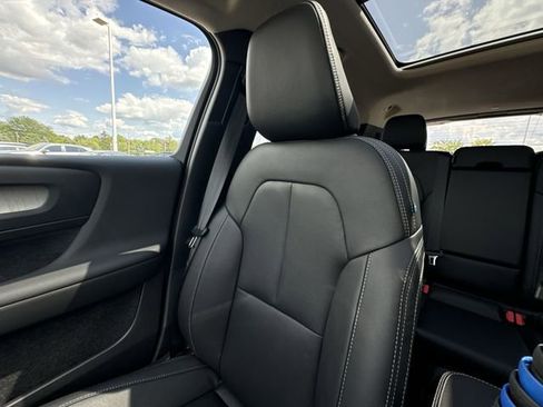 New 2025 Volvo XC40 B5 Plus w/ Protection Package Premier AWD/4WD image 28