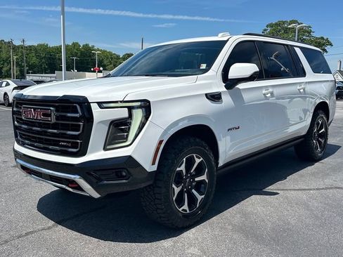 Used 2025 GMC Yukon XL AT4 w/ AT4 Premium Package AWD/4WD image 7