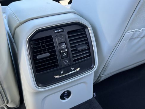 New 2026 Porsche Macan image 18