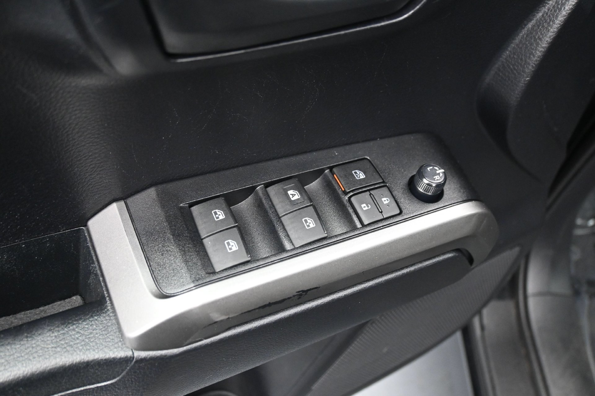 Used 2020 Toyota Tacoma SR5 w/ Technology Package AWD/4WD image 17