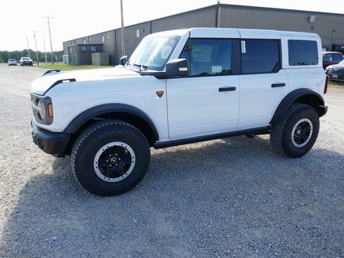 New 2025 Ford Bronco Badlands image 7
