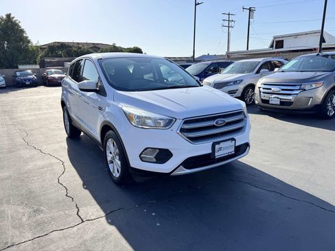 Used 2017 Ford Escape SE FWD image 9