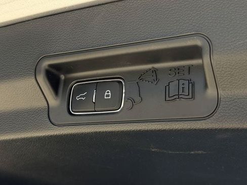 Used 2023 Ford Explorer XLT w/ Equipment Group 202A AWD/4WD image 33