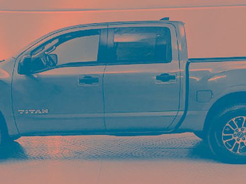 Used 2024 Nissan Titan SV image 5