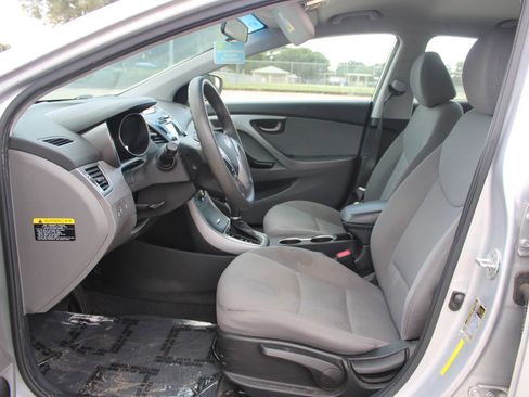 Used 2014 Hyundai Elantra SE w/ Option Group 02 FWD image 8