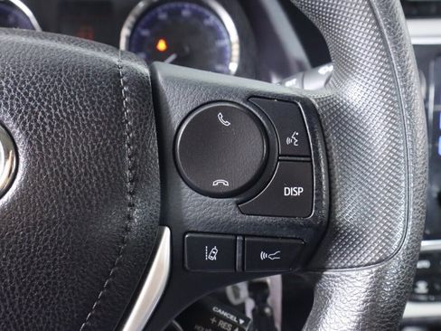 Used 2018 Toyota Corolla LE w/ Carpet Mat Package (TMS) FWD image 13