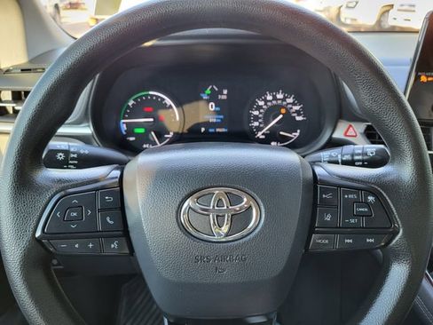 Used 2024 Toyota Sienna LE FWD image 15