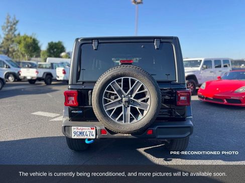 Used 2023 Jeep Wrangler Unlimited Sahara w/ Cold Weather Group AWD/4WD image 4