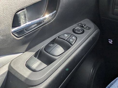 Used 2023 Nissan Kicks SR w/ SR Premium Package FWD image 16