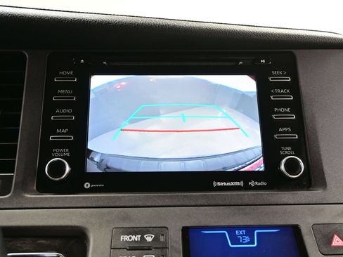 Used 2020 Toyota Sienna XLE FWD image 17