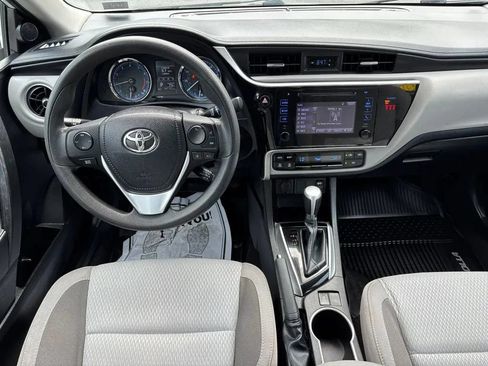 Used 2019 Toyota Corolla LE FWD image 17