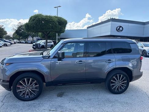 Certified 2025 Lexus GX 550 w/ Accessory Package (Z1) AWD/4WD image 2