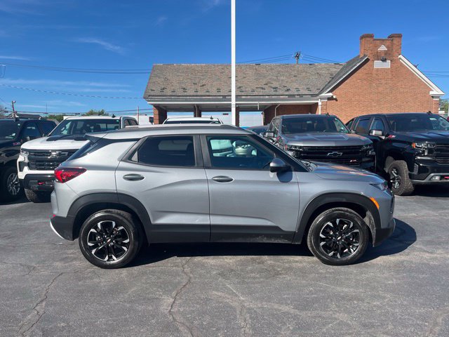 Used 2023 Chevrolet TrailBlazer LT AWD/4WD image 2