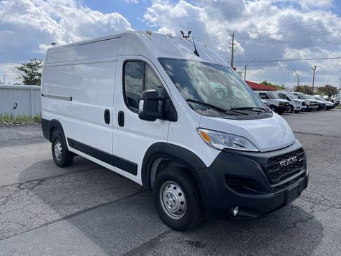 Used 2023 RAM ProMaster 2500 w/ Convenience Group FWD image 14