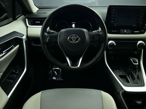 Used 2020 Toyota RAV4 XLE Premium image 2