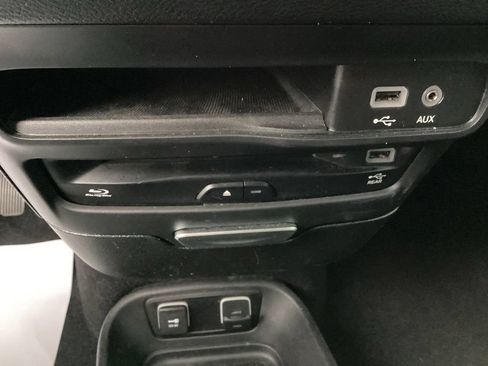Used 2018 Chrysler Pacifica Touring-L Plus w/ S Appearance Package FWD image 26