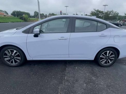 Used 2024 Nissan Versa SV FWD image 5