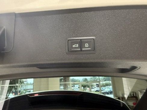 Used 2019 Audi e-tron Premium Plus image 31