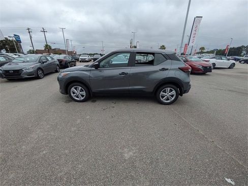 New 2025 Nissan Kicks Play S image 6