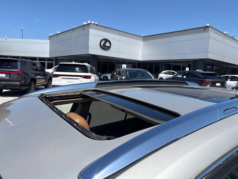 Used 2015 Buick Enclave Premium w/ Experience Buick Package FWD image 10