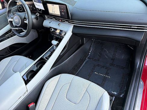 Certified 2025 Hyundai Elantra Limited FWD image 26