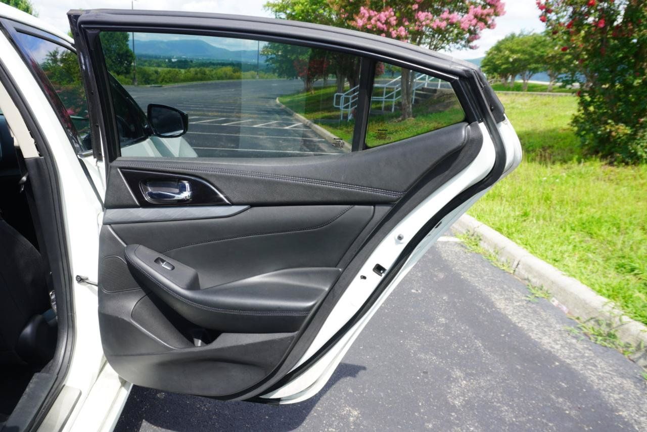 Used 2017 Nissan Maxima 3.5 S w/ Interior Lighting Package FWD image 16