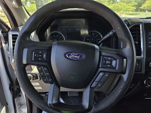 Used 2016 Ford F150 XLT AWD/4WD image 18