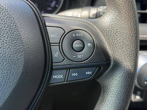 Used 2021 Toyota RAV4 XLE AWD/4WD image 21
