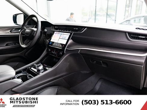 Used 2023 Jeep Grand Cherokee Limited AWD/4WD image 25