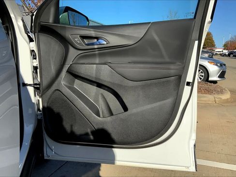 Used 2023 Chevrolet Equinox RS image 21