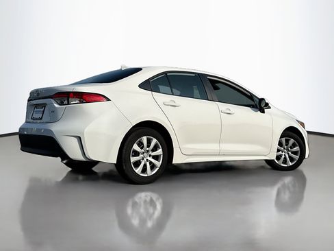 Used 2025 Toyota Corolla LE image 2
