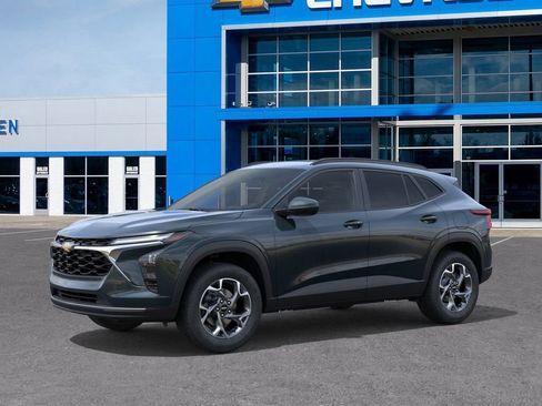 New 2026 Chevrolet Trax LT w/ Sunroof Package image 2