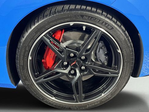 Used 2021 Chevrolet Corvette Stingray Convertible w/ Z51 Performance Package image 10