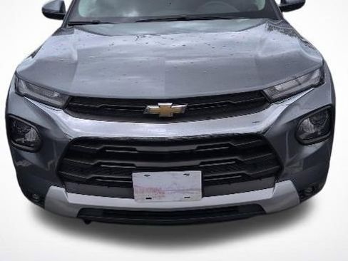 Used 2021 Chevrolet TrailBlazer LT w/ Convenience Package FWD image 2