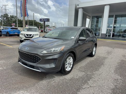 Certified 2020 Ford Escape SE FWD image 2