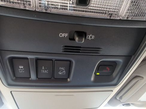 Used 2022 Toyota 4Runner TRD Sport AWD/4WD image 18
