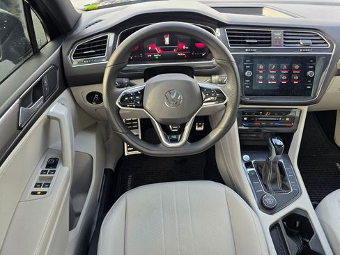 Used 2023 Volkswagen Tiguan SE R-Line image 29